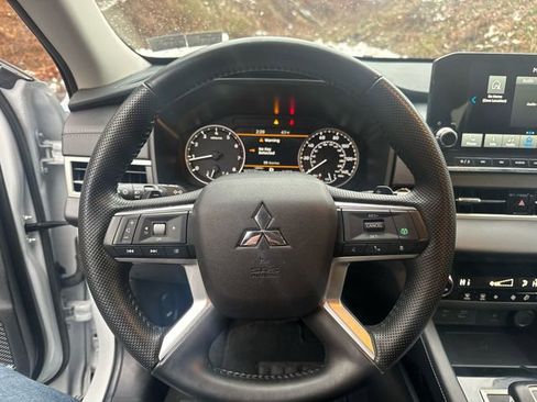 Used 2024 Mitsubishi Outlander SE image 15