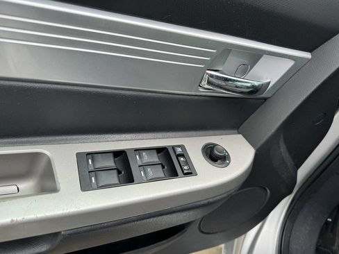 Used 2010 Chrysler Sebring Touring FWD image 9