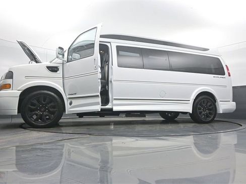 Used 2022 GMC Savana 2500 Explorer Conversion Van image 33