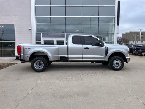 Used 2024 Ford F350 XLT w/ FX4 Off-Road Package image 4