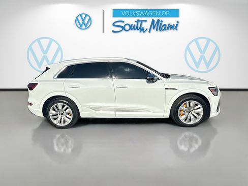 Used 2023 Audi e-tron S Premium Plus image 8