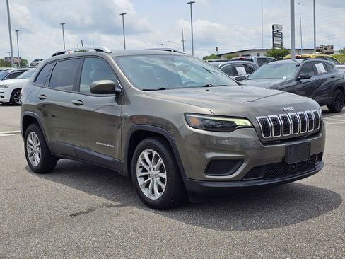 Used 2021 Jeep Cherokee Latitude FWD image 5