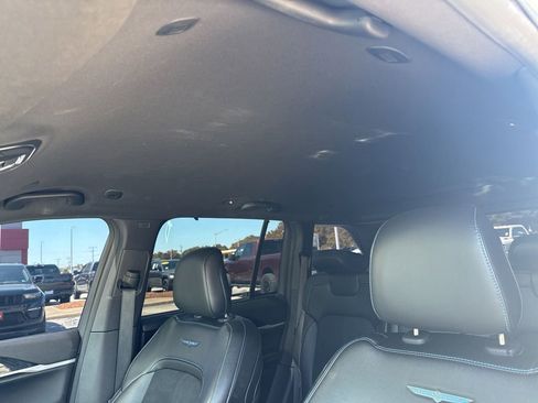 Used 2022 Jeep Grand Cherokee Trailhawk w/ Advanced Protech Group II AWD/4WD image 17