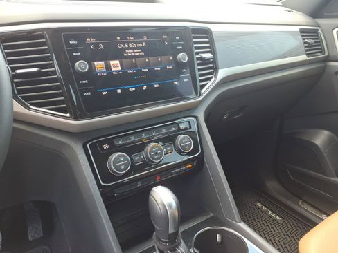 Certified 2022 Volkswagen Atlas Cross Sport SE w/ Panoramic Sunroof Package AWD/4WD image 26