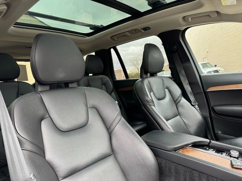 Used 2021 Volvo XC90 T6 Momentum w/ Protection Package Premier image 29