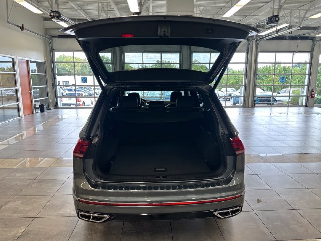 Used 2024 Volkswagen Tiguan SEL R-Line AWD/4WD image 30