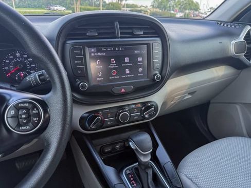 Used 2022 Kia Soul LX FWD image 22