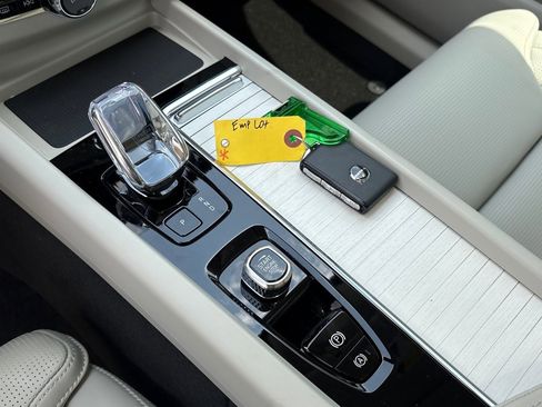 New 2026 Volvo XC60 B5 Ultra w/ Protection Package Premier image 14