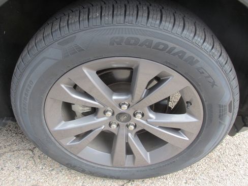 Used 2022 Ford Explorer XLT w/ Equipment Group 202A image 14