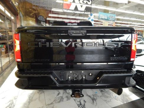 Used 2025 Chevrolet Silverado 2500 High Country w/ High Country Premium Package image 7