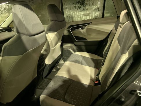 Used 2025 Toyota RAV4 XLE image 32