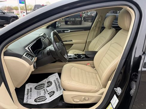 Used 2014 Ford Fusion SE w/ Equipment Group 202A FWD image 14