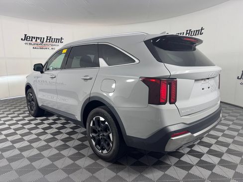 Used 2024 Kia Sorento S w/ Panoramic Sunroof Package AWD/4WD image 8