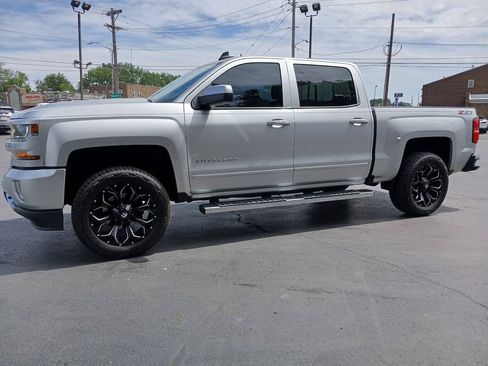 Used 2018 Chevrolet Silverado 1500 LT w/ All Star Edition AWD/4WD image 10