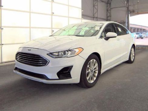 Used 2020 Ford Fusion SE FWD image 1