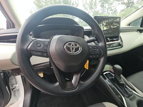 Used 2025 Toyota Corolla LE FWD image 13