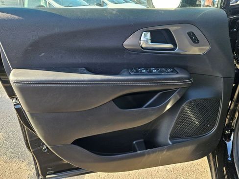 New 2026 Chrysler Pacifica Select image 11