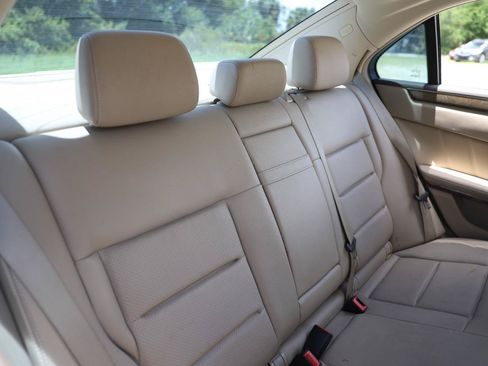 Used 2010 Mercedes-Benz E 350 4MATIC Sedan image 14