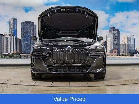 Used 2025 BMW 750e xDrive w/ Premium Package AWD/4WD image 4