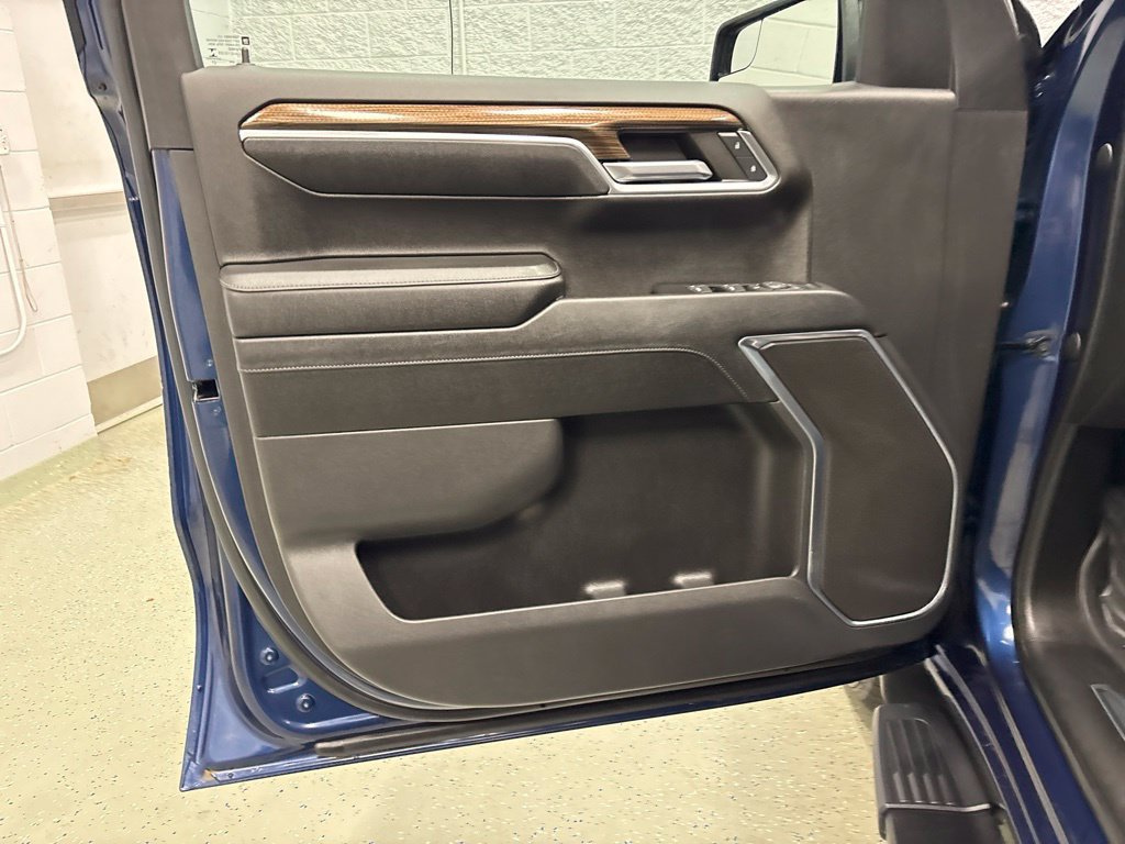 Used 2023 Chevrolet Silverado 1500 RST AWD/4WD image 16