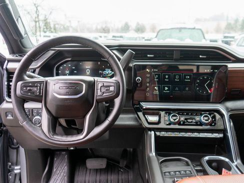 Used 2025 GMC Sierra 2500 Denali Ultimate image 16