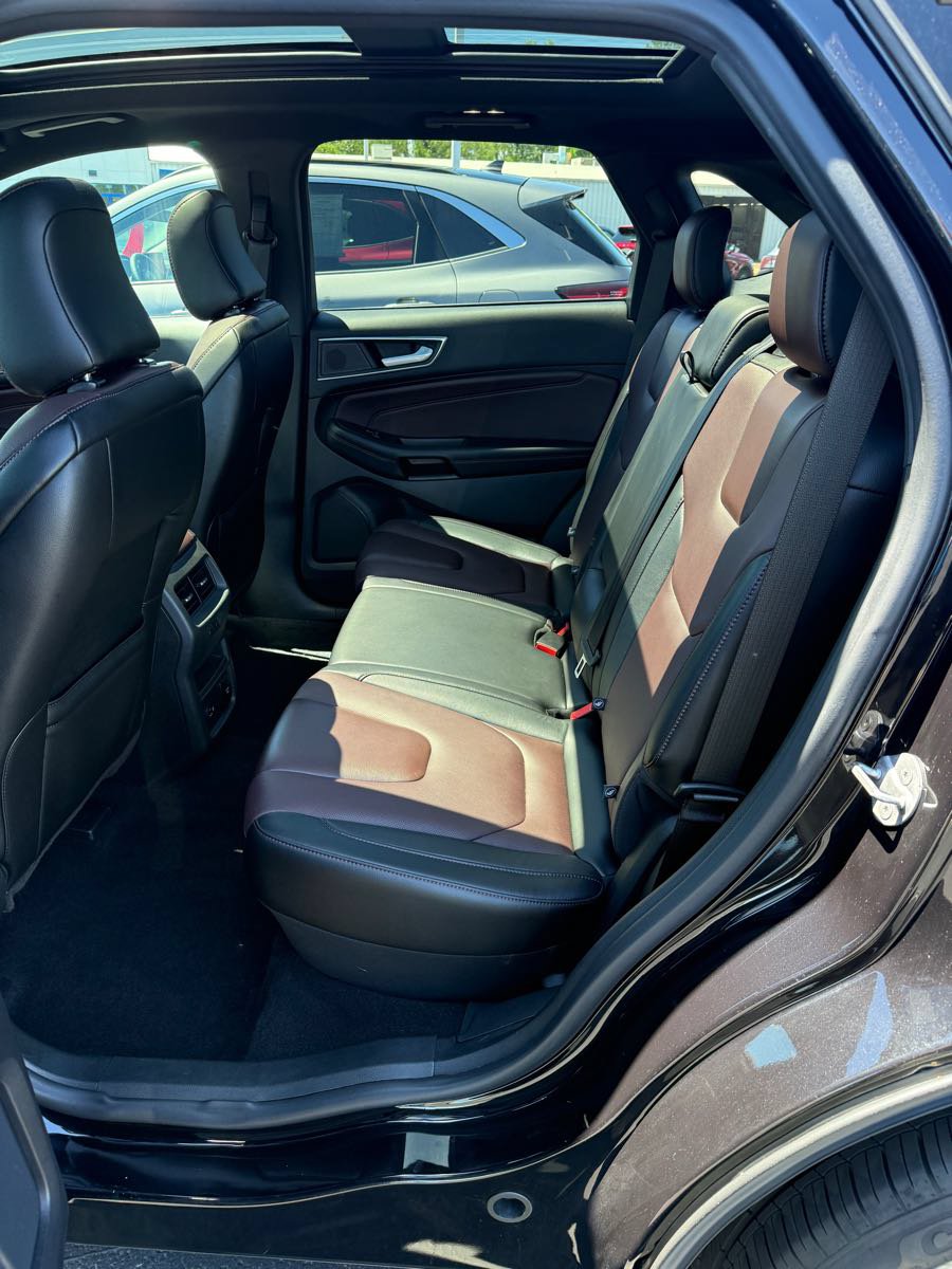 Used 2022 Ford Edge Titanium w/ Equipment Group 301A AWD/4WD image 11