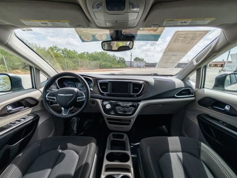 Used 2023 Chrysler Voyager LX FWD image 19