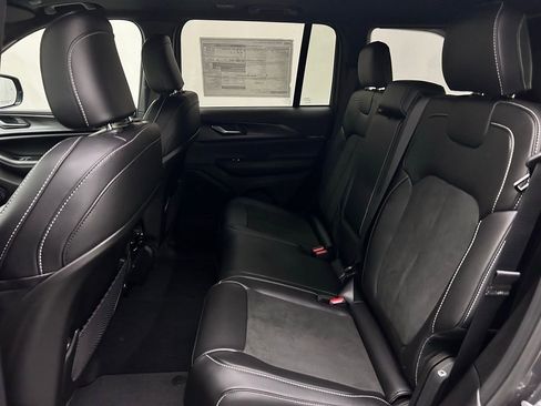 New 2025 Jeep Grand Cherokee Altitude image 14