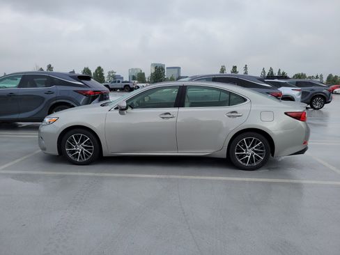 Used 2017 Lexus ES 350 w/ Navigation System Package image 2