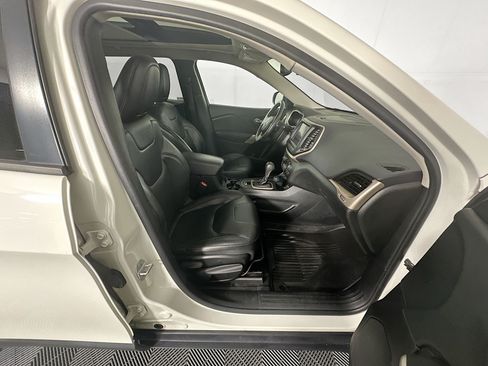 Used 2018 Jeep Cherokee Limited w/ High Altitude Package AWD/4WD image 29
