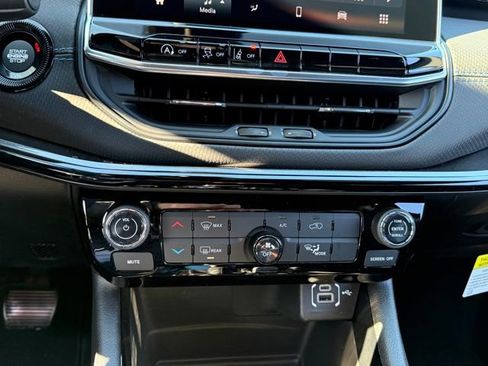 New 2026 Jeep Compass Latitude image 21