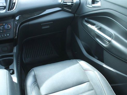 Used 2018 Ford Escape Titanium image 17