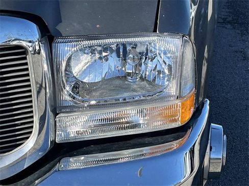 Used 2004 Ford F350 XLT image 9