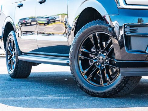 Used 2024 Ford Expedition Max XLT RWD image 2