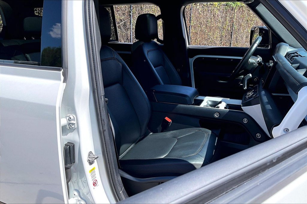 Used 2025 Land Rover Defender 110 S AWD/4WD image 10