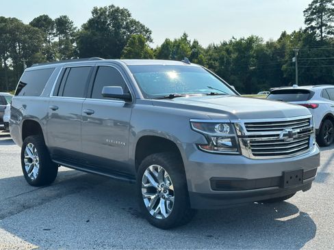 Used 2020 Chevrolet Suburban LT AWD/4WD image 2