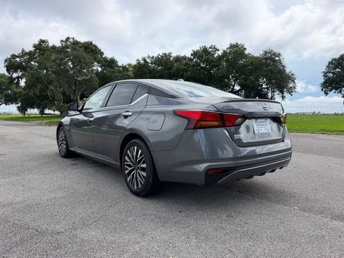 Used 2024 Nissan Altima 2.5 SV FWD image 4