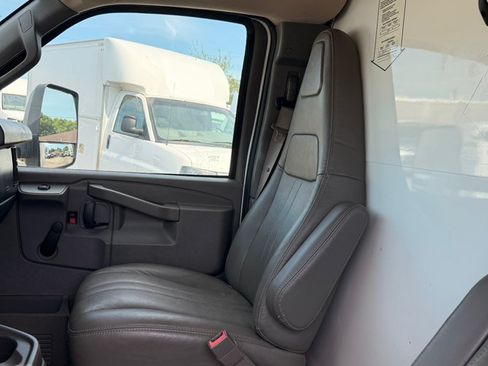 Used 2020 GMC Savana 3500 Extended w/ Driver Convenience Package RWD image 17