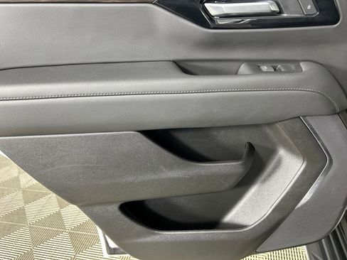 Used 2025 Chevrolet Tahoe LT image 17
