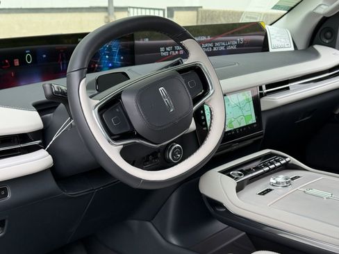 New 2026 Lincoln Navigator Reserve AWD/4WD image 22