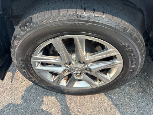 Used 2013 Lexus LX 570 4WD w/ Luxury Pkg w/Pre-crash image 21