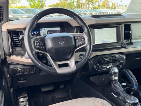 Certified 2022 Ford Bronco Wildtrak AWD/4WD image 28