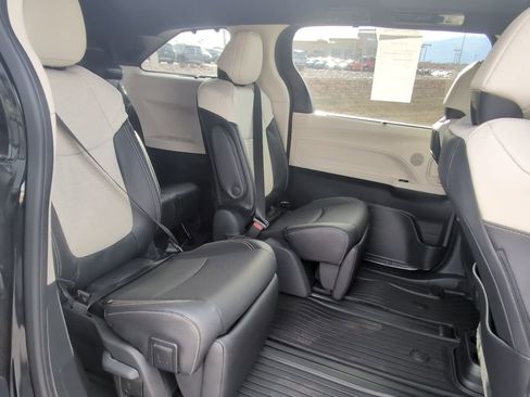 Used 2026 Toyota Sienna Limited image 27