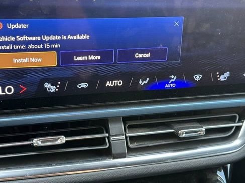 Certified 2024 Chevrolet Equinox EV LT image 30