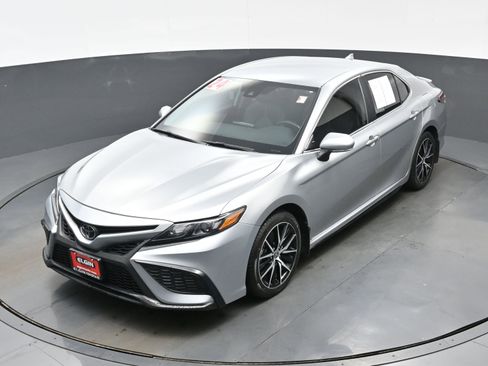 Used 2024 Toyota Camry SE image 35