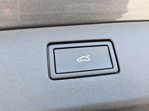 New 2026 Volkswagen Tiguan SE R-Line image 13