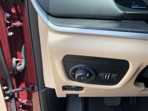 Used 2025 Jeep Grand Cherokee L Limited image 17