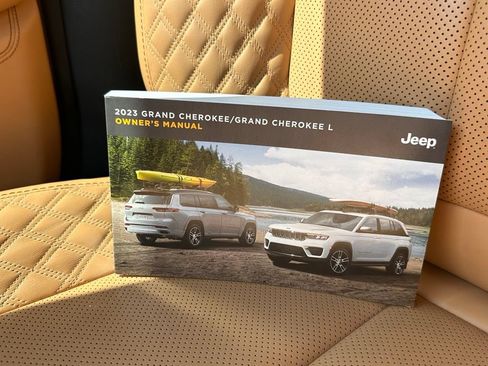 Used 2023 Jeep Grand Cherokee L Summit AWD/4WD image 49