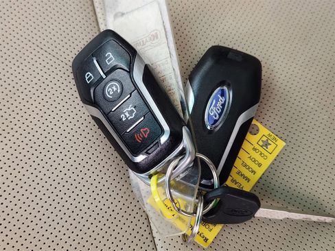 Used 2017 Ford Explorer Platinum image 35