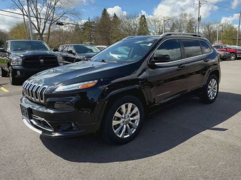 Used 2017 Jeep Cherokee Overland w/ Technology Group image 4